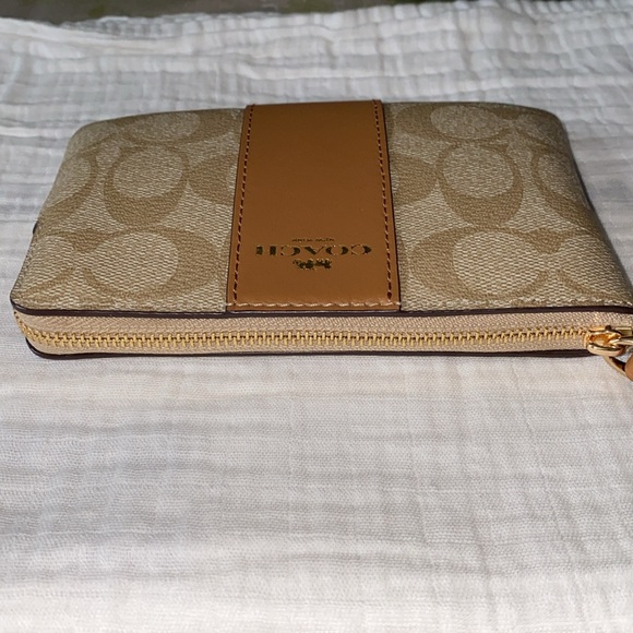 Coach signature corner zip wristlet - Picture 14 of 14